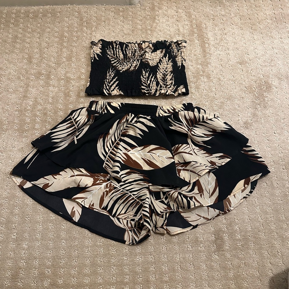SHEIN Black and Tan Leaf Print Set